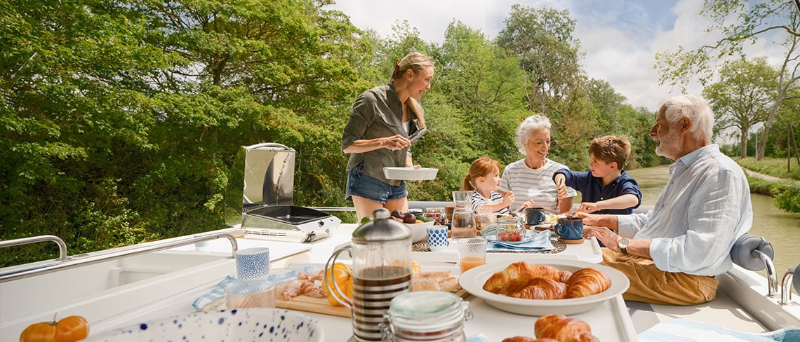 Le Boat Smooth & Stress-Free Summer Sailing: Tips for a Memorable Family Boating Break RoosterPR